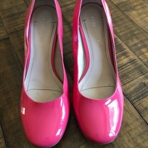 Sz 10, BCBG bubblegum patent leather heels